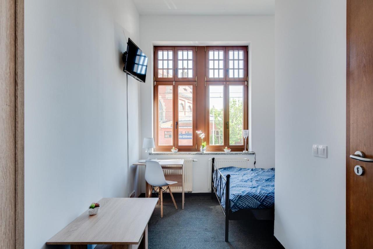 Hostel Opole Glowne Exterior photo